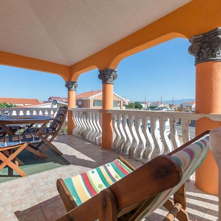 Nena Apartmani Vir Exterior foto