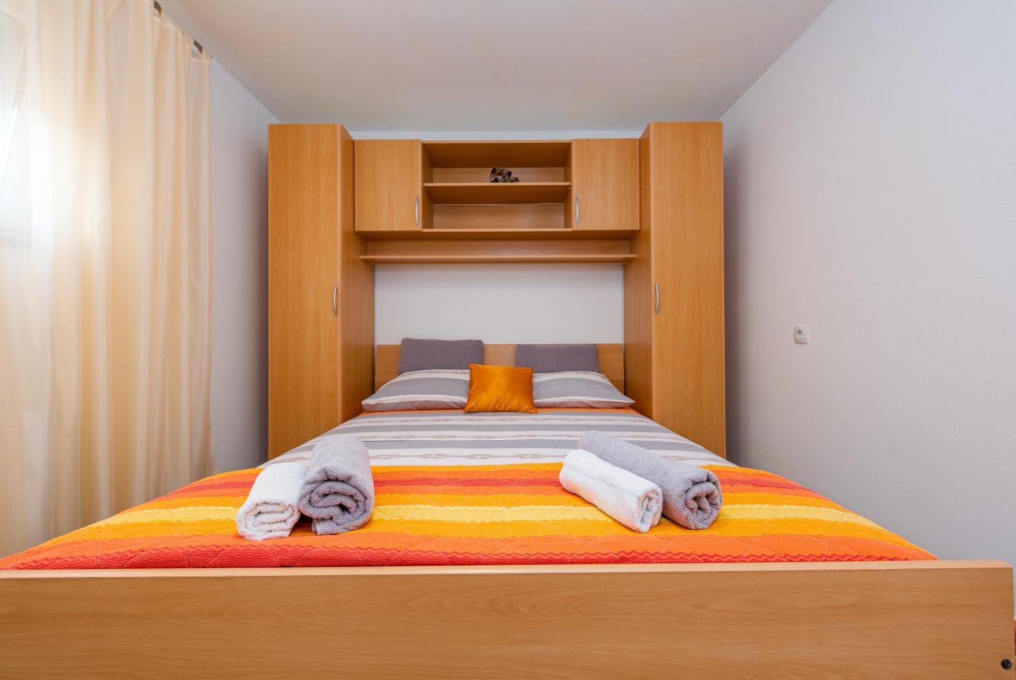 Nena Apartmani Vir Exterior foto