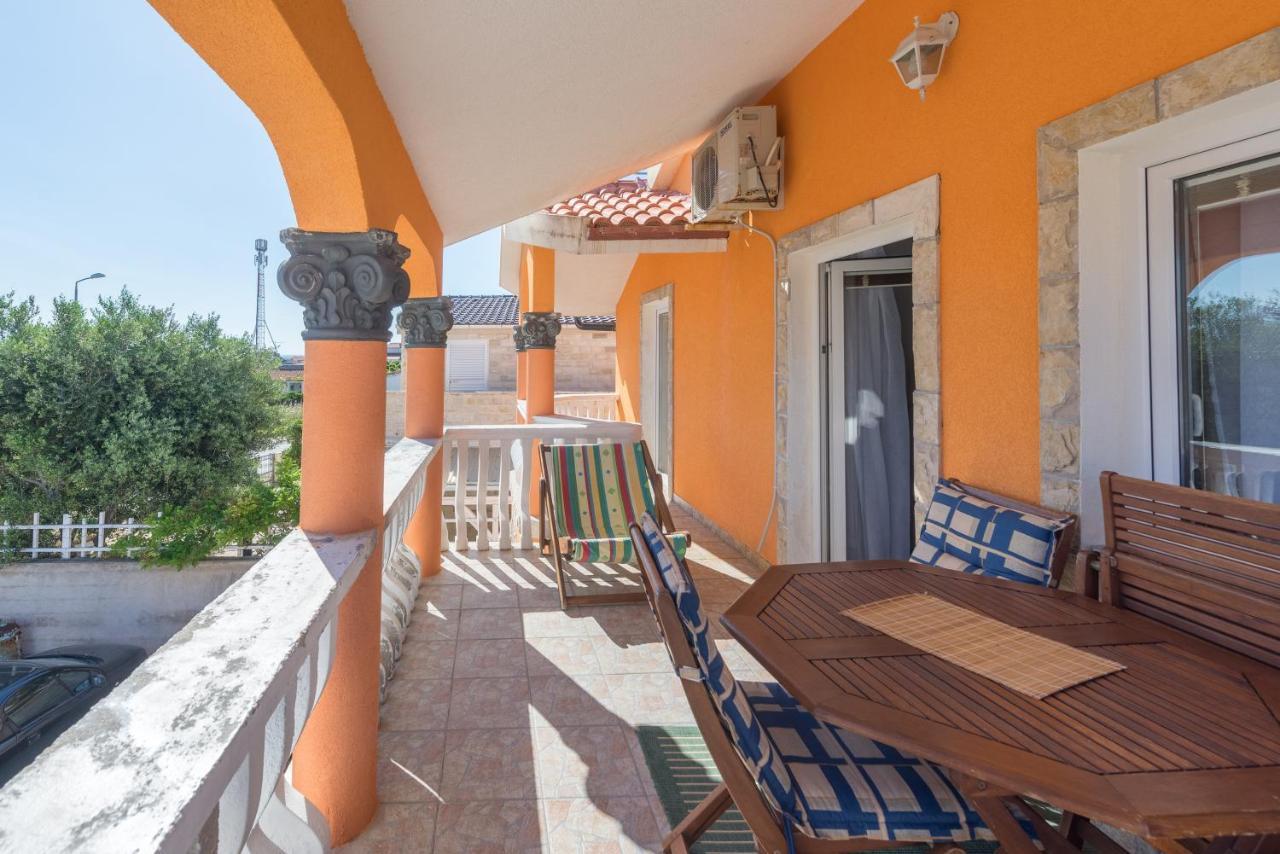 Nena Apartmani Vir Exterior foto
