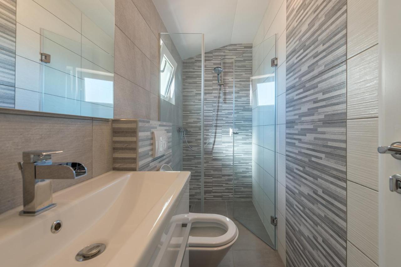 Nena Apartmani Vir Exterior foto